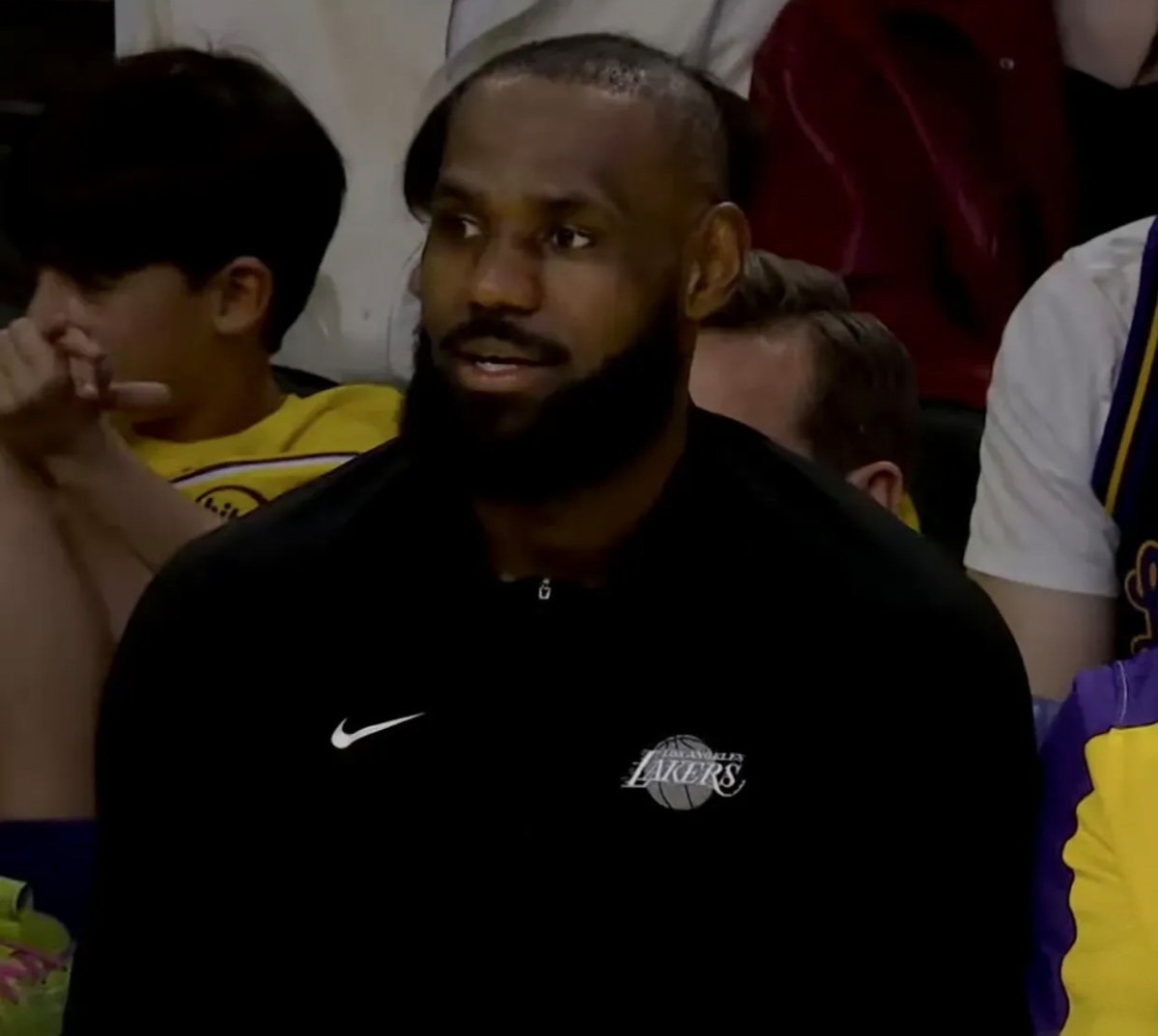 hth体育-詹姆斯遭遇十五持续失利，尤文图斯教练压力巨大！比赛高潮迭起(詹姆斯vs皮尔斯)