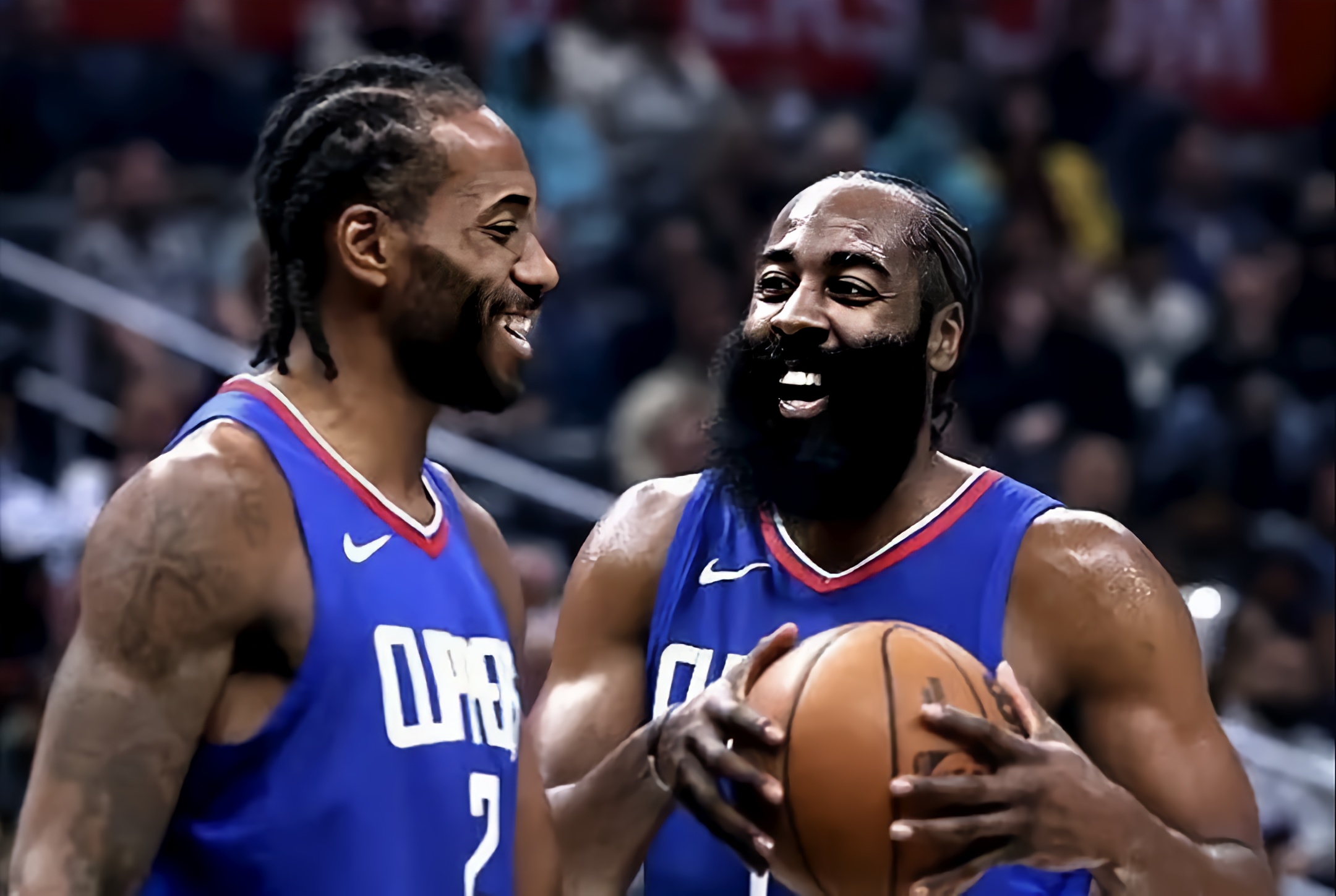 今晚洛杉矶快船调整名单以备中超，防线松动环节打磨，话题不断，赛季目标并未改变的简单介绍